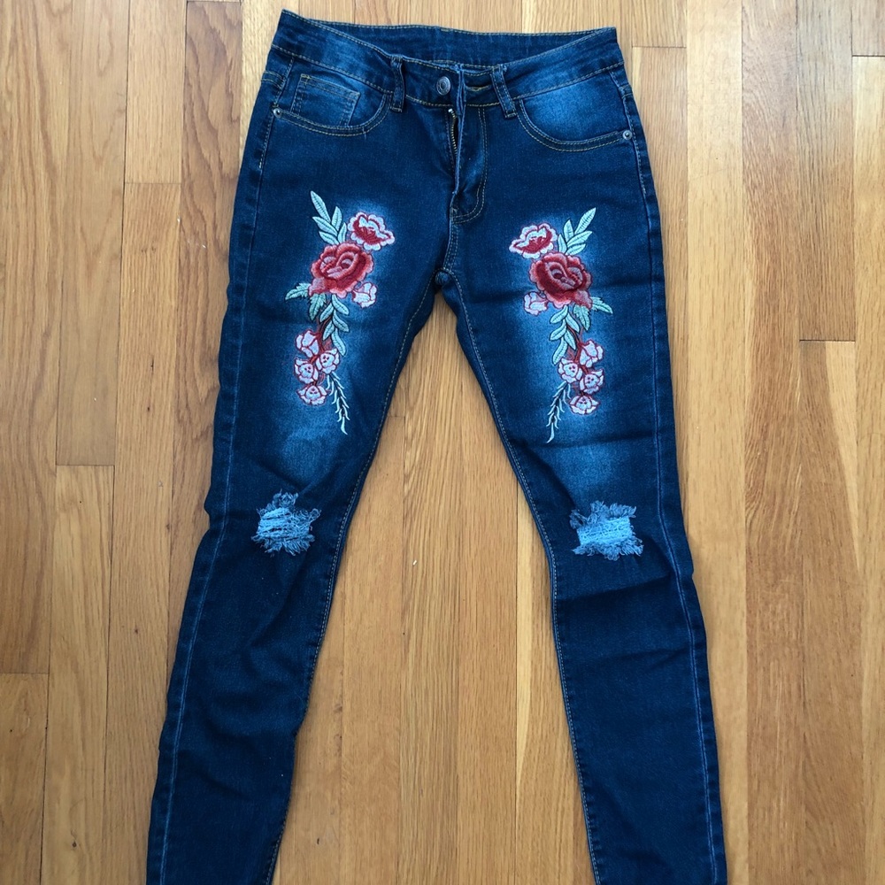Dark wash rose embroidered jeans!!